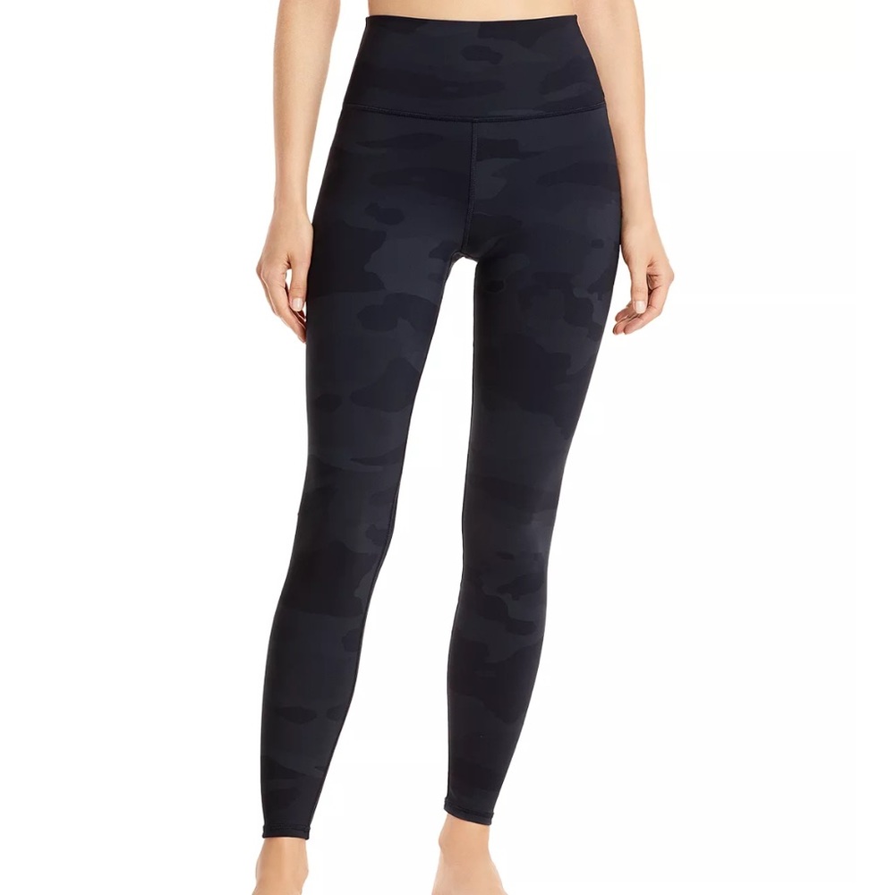 Alo Yoga High Waist Vapor Legging in Black Camoflauge